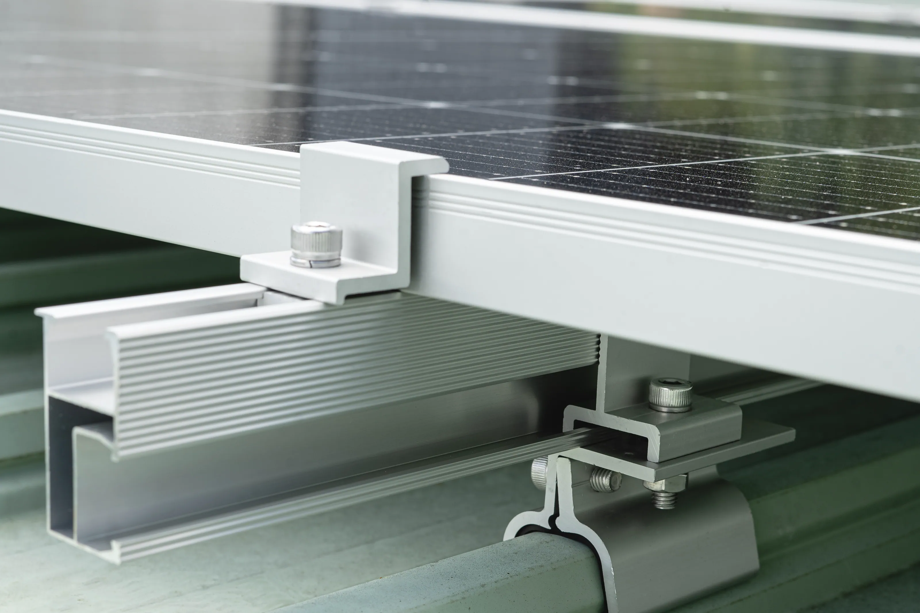 Extruded aluminum rail and clamp profile